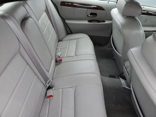 2000 Lincoln Town Car Signature