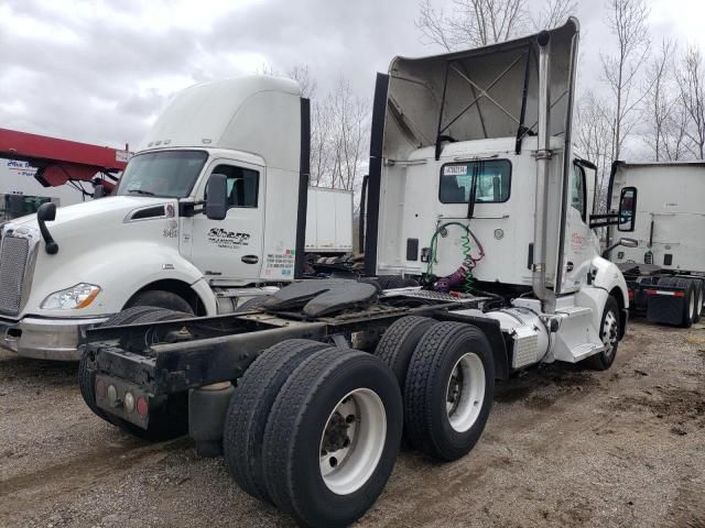 2017 Kenworth Construction T680