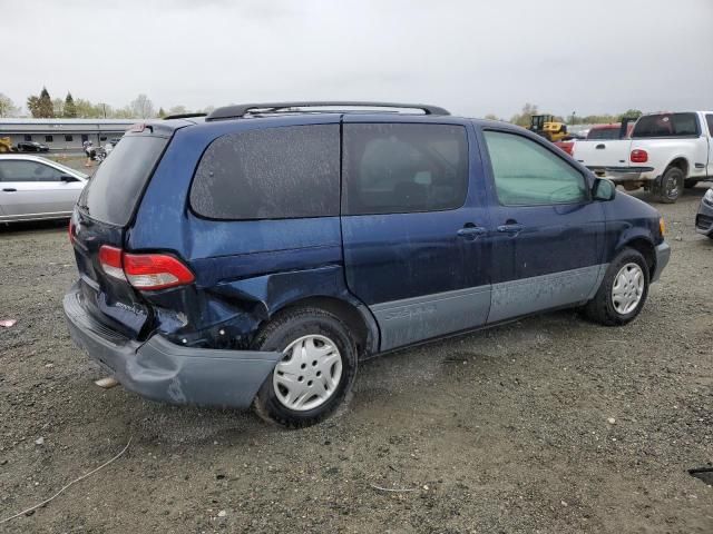 2001 Toyota Sienna LE