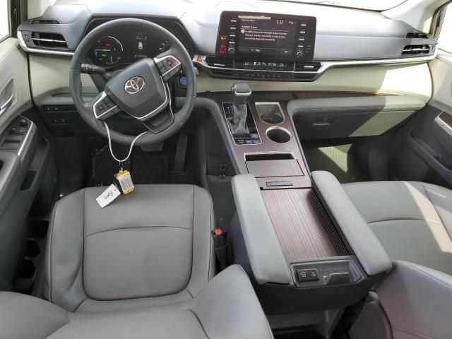 2021 Toyota Sienna XLE