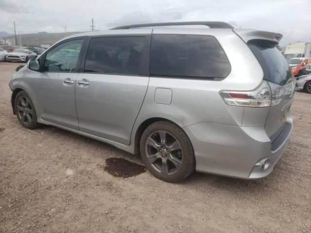 2020 Toyota Sienna SE