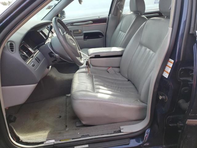 2004 Lincoln Town Car Executive