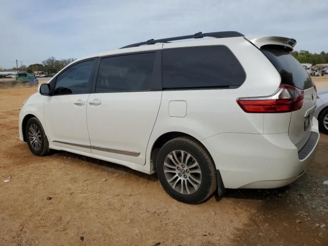 2020 Toyota Sienna XLE