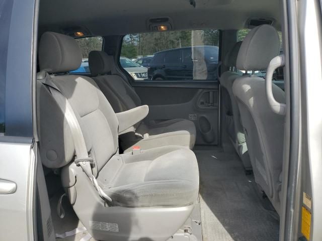 2005 Toyota Sienna CE