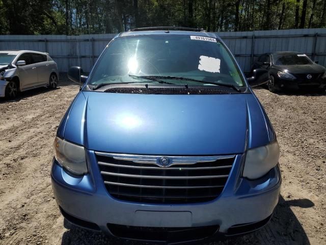 2007 Chrysler Town & Country LX