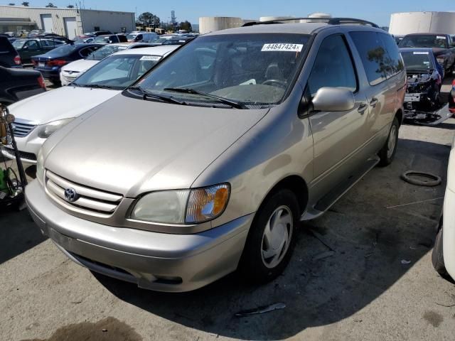 2003 Toyota Sienna LE