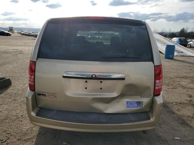 2010 Chrysler Town & Country LX