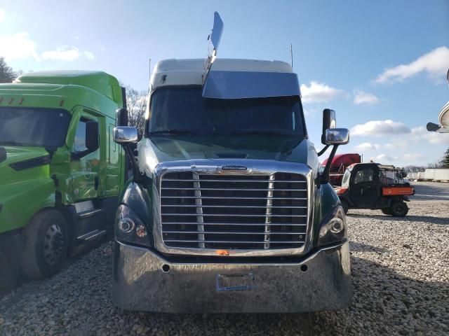 2013 Freightliner Cascadia 113