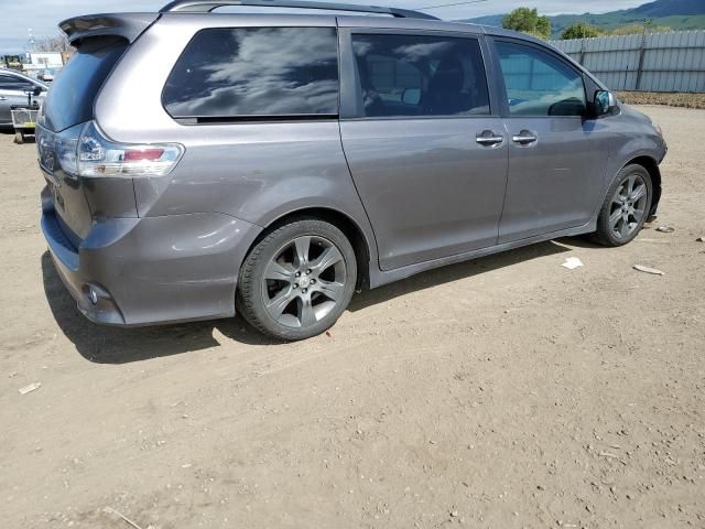 2016 Toyota Sienna SE