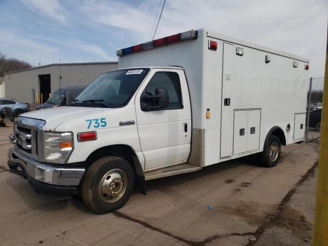 2014 Ford Econoline E450 Super Duty Cutaway Van