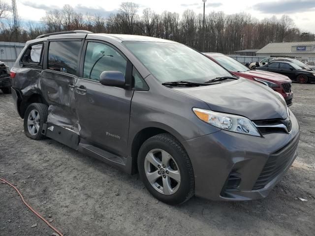 2019 Toyota Sienna LE