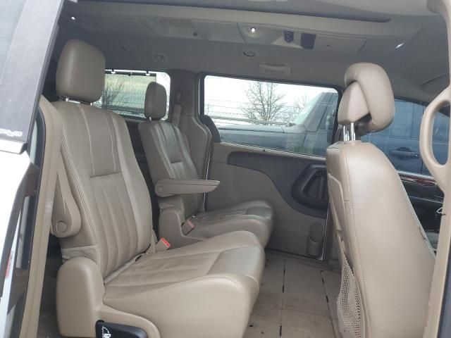 2014 Chrysler Town & Country Touring L