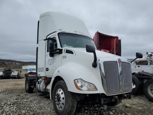 2018 Kenworth Construction T680