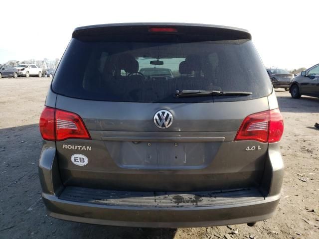 2010 Volkswagen Routan SE