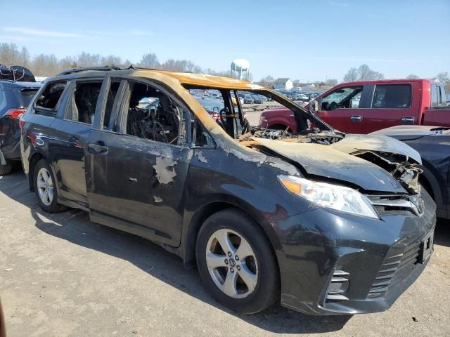 2018 Toyota Sienna LE