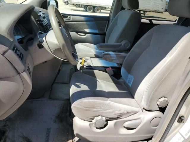 2004 Toyota Sienna CE