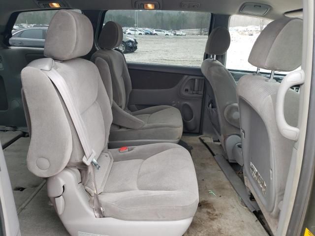 2005 Toyota Sienna CE