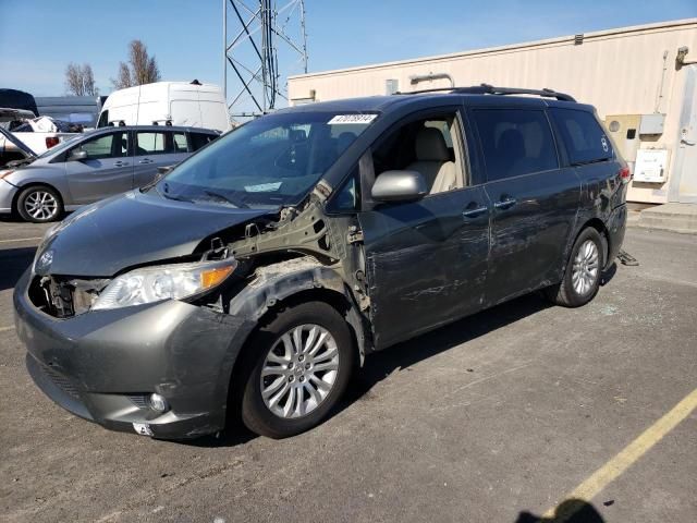 2013 Toyota Sienna XLE