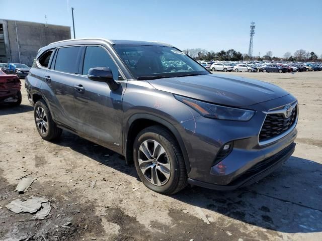 2022 Toyota Highlander Hybrid XLE