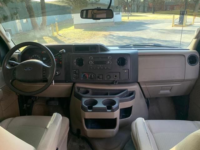 2012 Ford Econoline E350 Super Duty Wagon