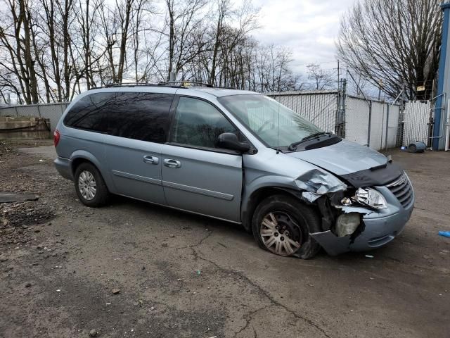 2005 Chrysler Town & Country LX