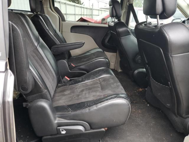 2014 Chrysler Town & Country Touring L