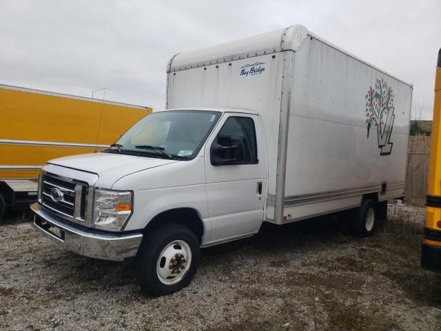 2022 Ford Econoline E450 Super Duty Cutaway Van