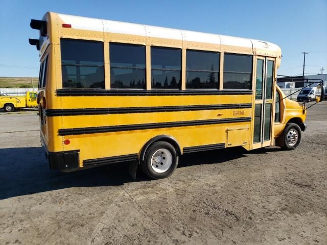 2007 Ford Econoline E450 Super Duty Cutaway Van