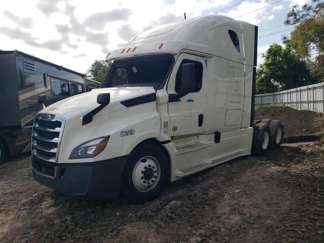 2019 Freightliner Cascadia 126