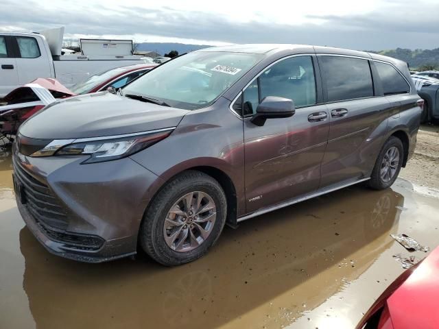 2021 Toyota Sienna LE