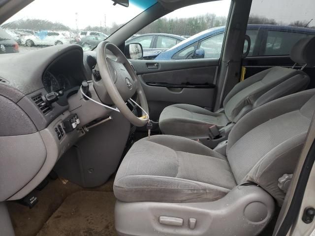 2004 Toyota Sienna CE