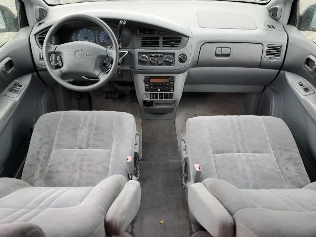 2001 Toyota Sienna LE