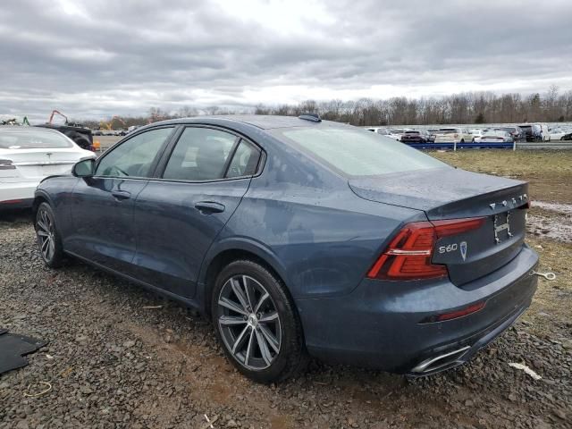 2022 Volvo S60 B5 Momentum