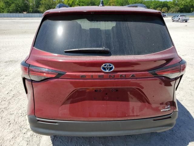 2022 Toyota Sienna LE