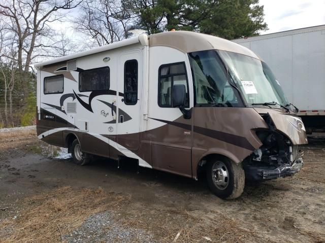 2014 Winnebago 2014 MERCEDES-BENZ Sprinter 3500