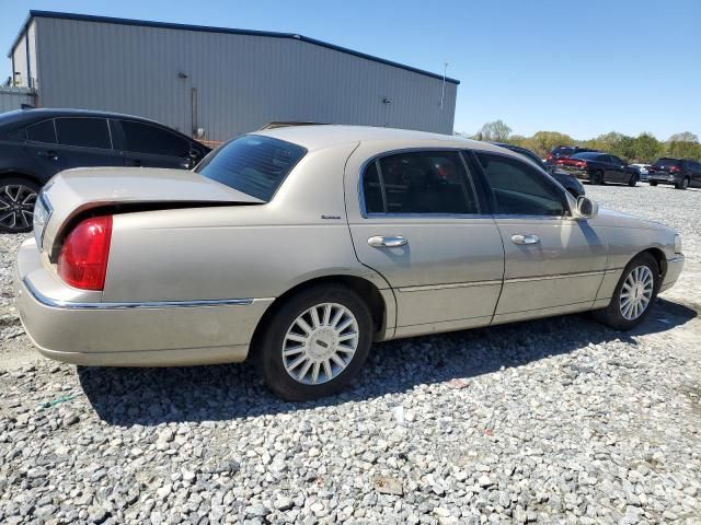 2005 Lincoln Town Car Signature