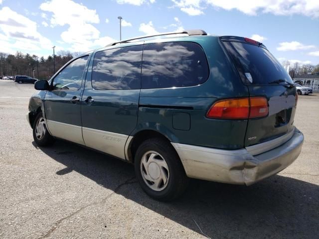 1998 Toyota Sienna LE