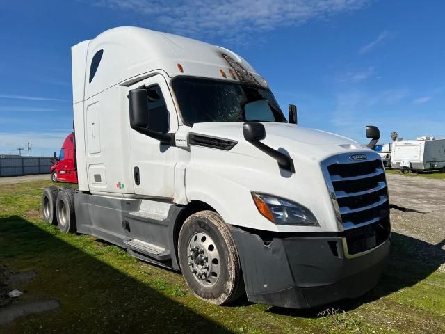 2020 Freightliner Cascadia 126