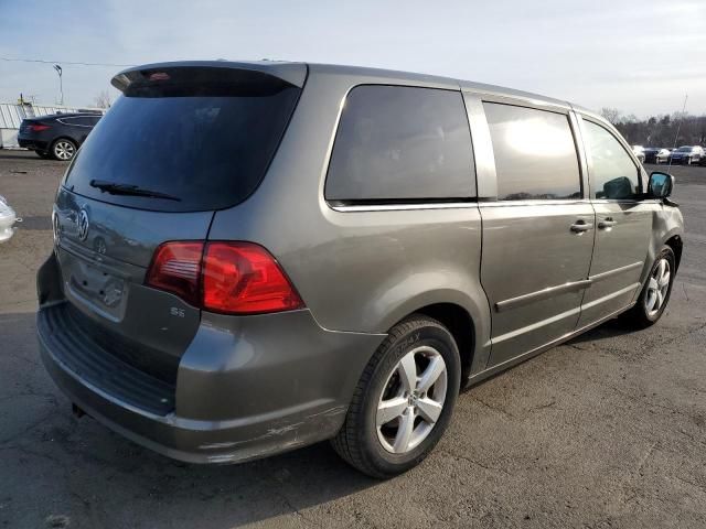 2010 Volkswagen Routan SE