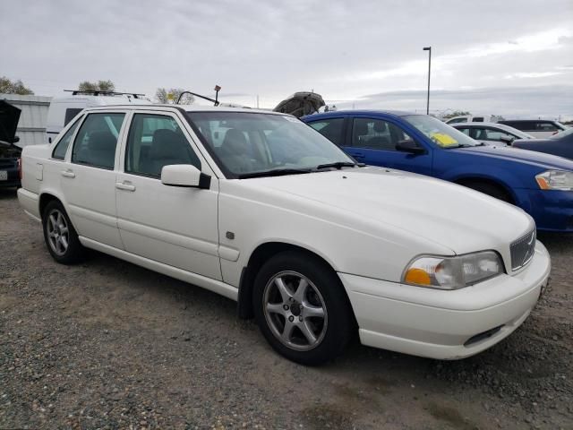 2000 Volvo S70 Base