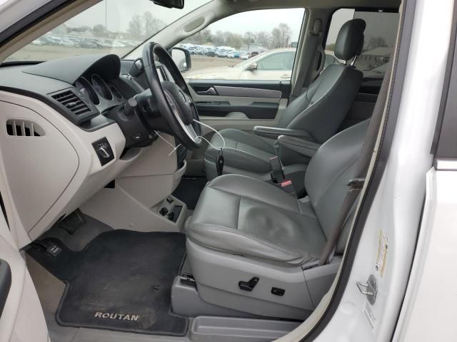 2013 Volkswagen Routan SE