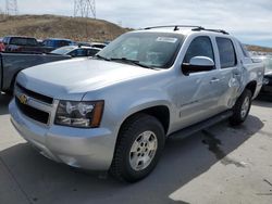 Carros salvage sin ofertas aún a la venta en subasta: 2013 Chevrolet Avalanche LS