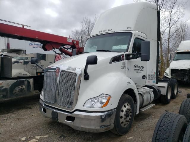 2017 Kenworth Construction T680