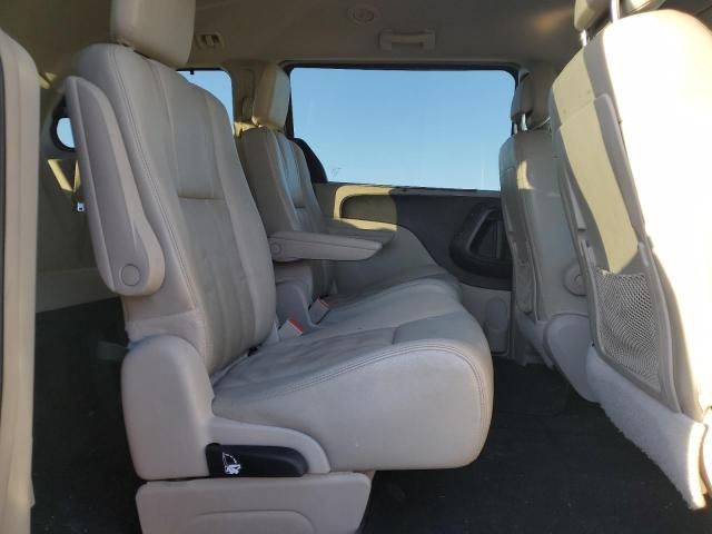 2014 Chrysler Town & Country Touring L