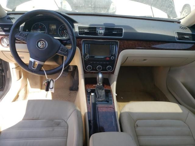 2012 Volkswagen Passat SEL