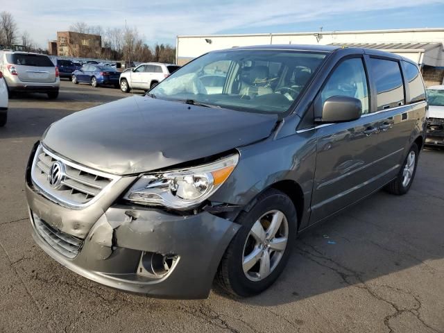 2010 Volkswagen Routan SE