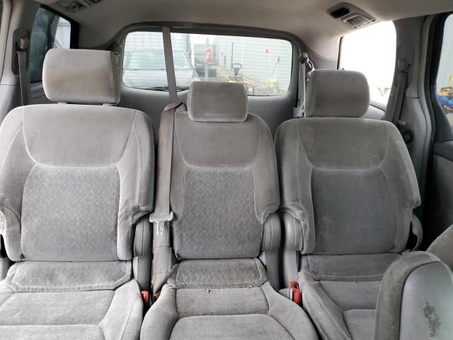 2004 Toyota Sienna CE