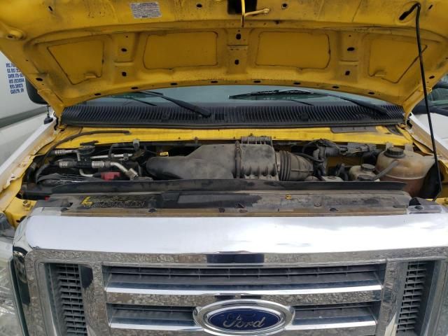 2011 Ford Econoline E350 Super Duty Cutaway Van