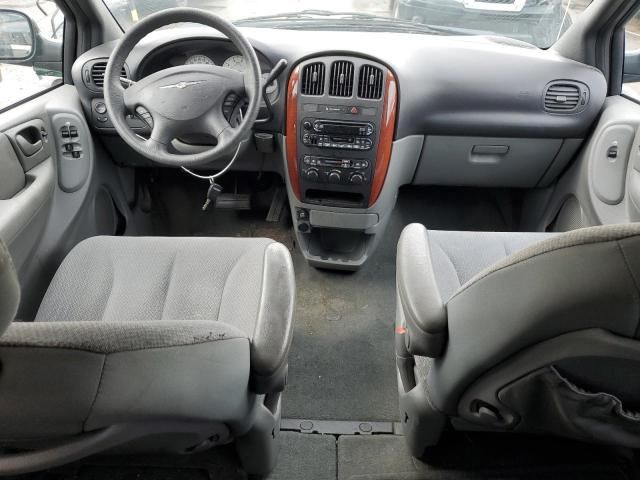 2005 Chrysler Town & Country LX