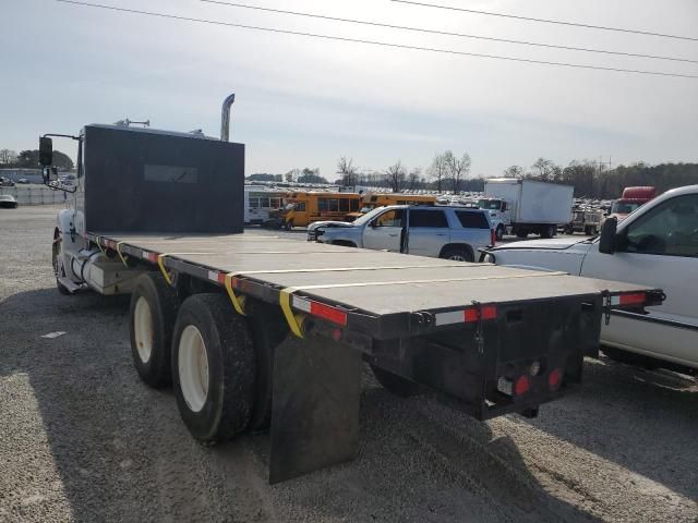 2005 Freightliner Conventional Columbia